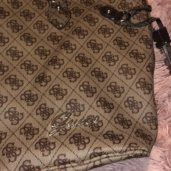 Guess tote - Picture 2 of 6